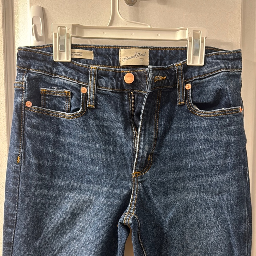 Universal Thread Goods Women’s Distressed Jeans